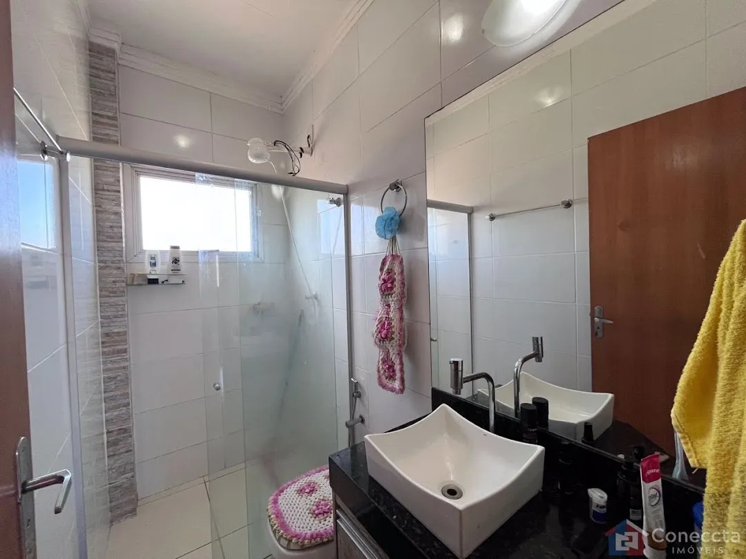 Imagem Apartamento com 3 dormitórios à venda, 68 m² por R$ 350.000,00 - Caiçaras - Patos de Minas/MG
