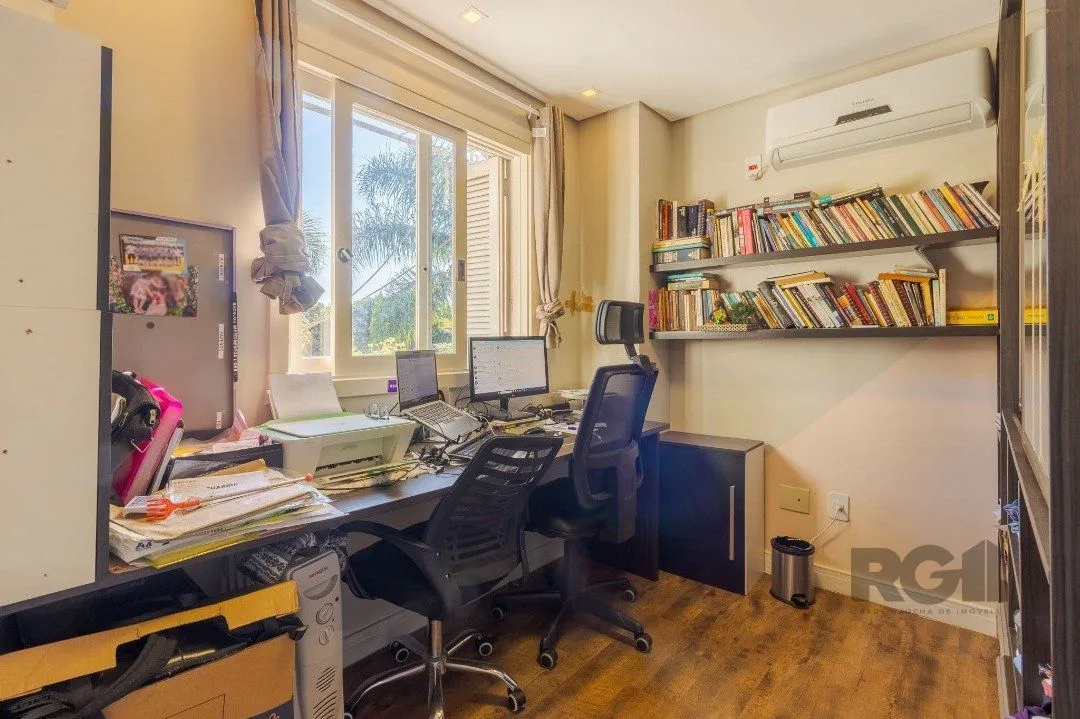 Imagem Casa em condomínio, 3 quartos, 1 suite, lareira, churrasqueira, 1 vaga - Bairro Tristeza