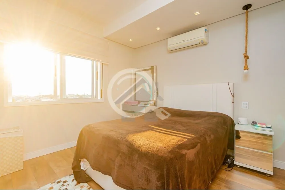 Imagem Apartamento encantador, todo reformado, semi mobiliado, pronto para morar! Conta com 79 m² de área...