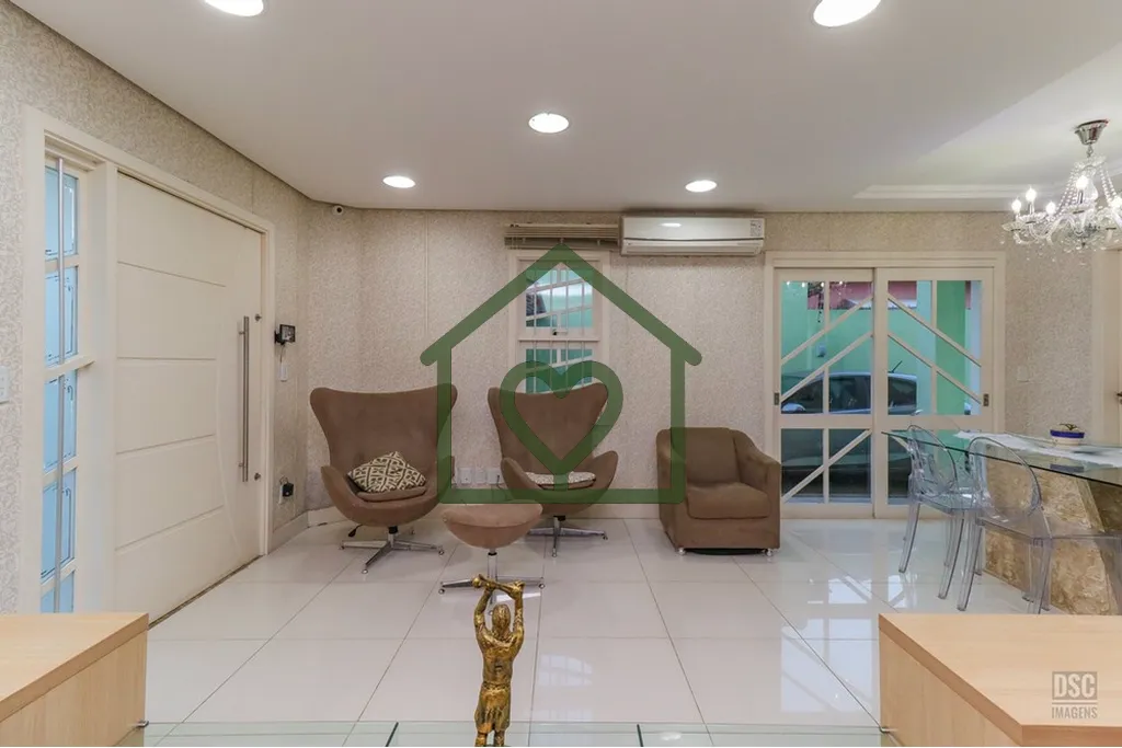 Descubra o luxo e conforto desta magnífica casa de 4 quartos e 6 banheiros, localizada na Tristeza....