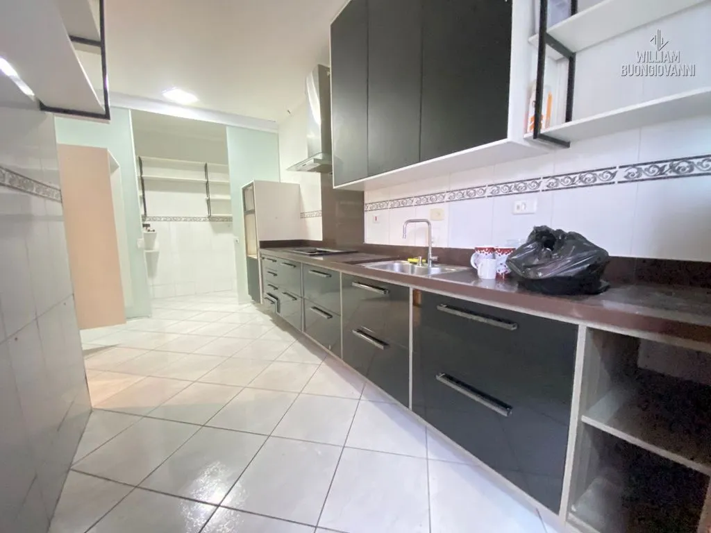 Imagem Vende-se esse Maravilhoso Sobrado com 3 Dormitórios - Bairro Boqueirão