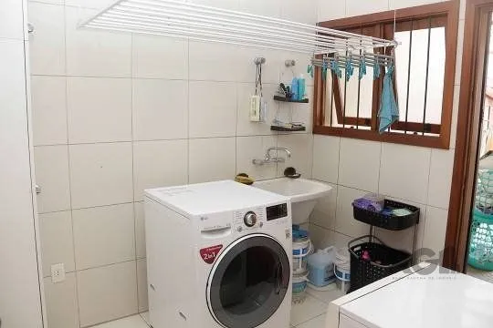 Imagem Excelente casa de 287m² com 3 dormitórios e 4 vagas.