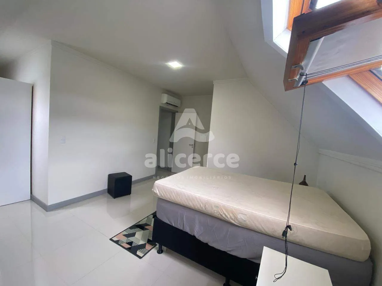 Imagem Cobertura Duplex à venda l 3 quartos, 1 suíte l140m² l Cachoeira do Bom Jesus - Florianópolis/SC