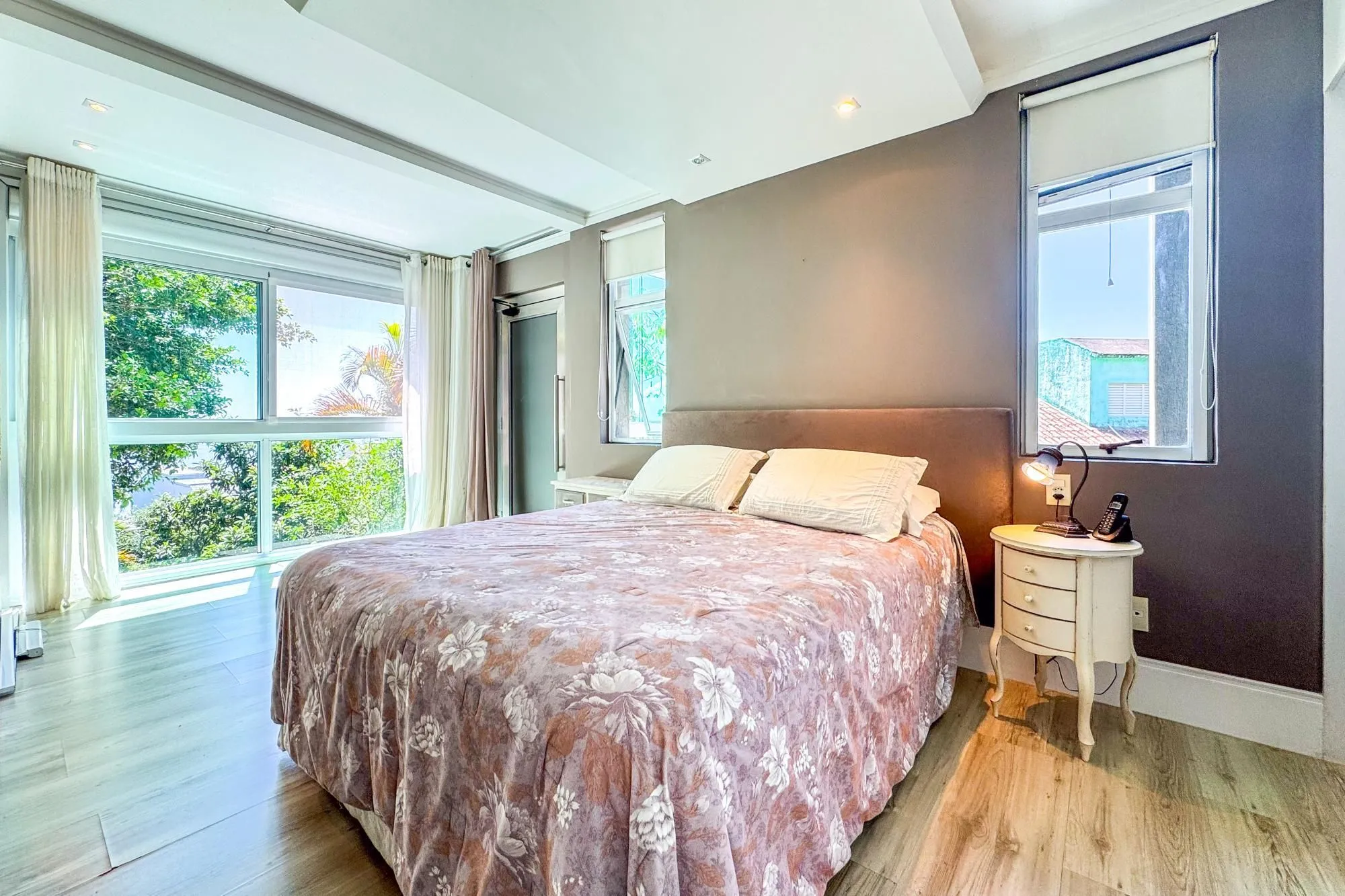 Imagem Casa em condomínio Alto Padrão Vila Assunção 03 suítes e 04 Garagens cobertas