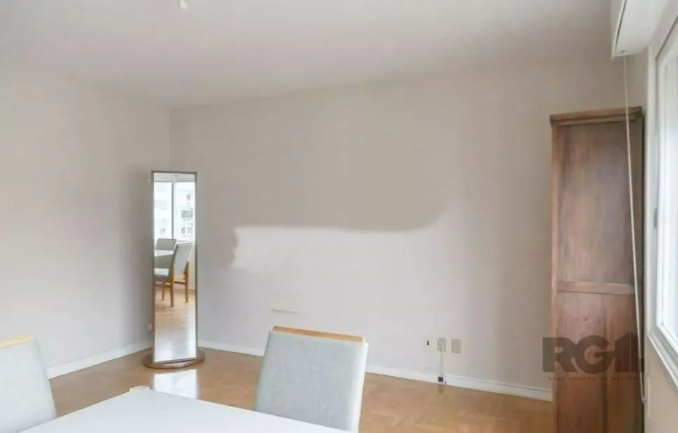 Imagem APARTAMENTO 3 DORMITÓRIOS COM GARAGEM NO BAIRRO FARROUPILHA EM PORTO ALEGRE