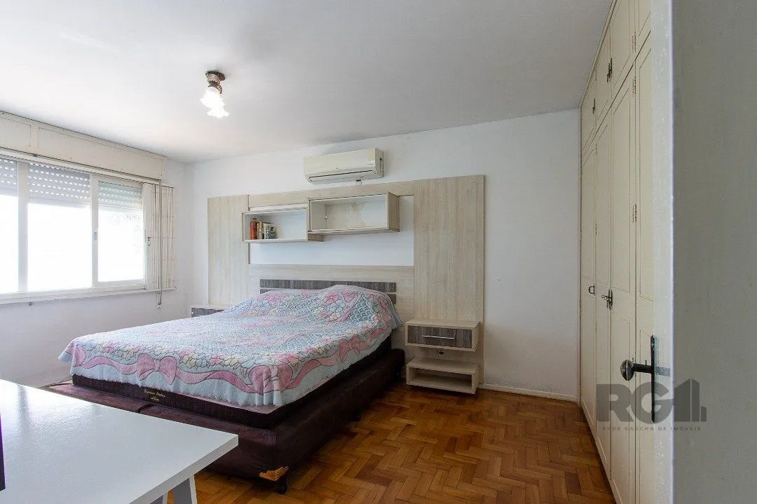 Imagem Casa térrea, com 3 dormitórios, 1 suíte, no bairro Ipanema.