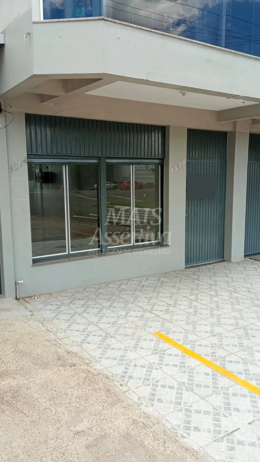 Imagem Sala comercial, térrea na Av. Coronel Travassos para locação