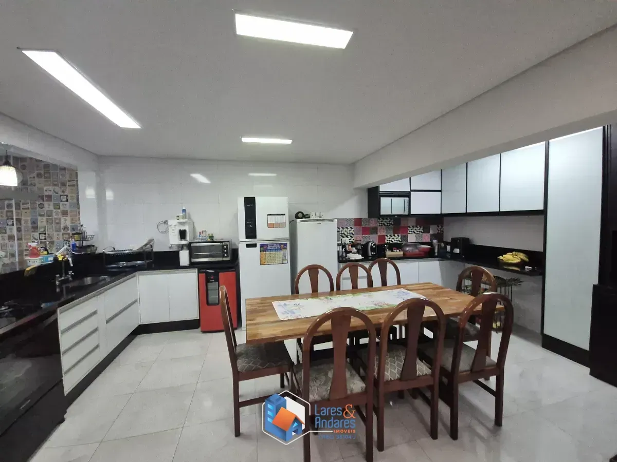 Imagem Sobrado para venda em Vila Tolstoi com 2 quartos, sendo 1 suíte, 180m²