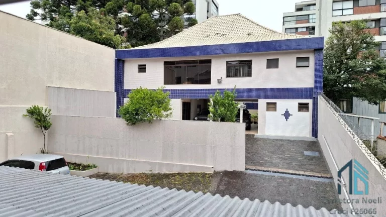 Imagem Prédio/comercial/residencial, 04 Cj e 02 lojas, + Casa com 07 suítes, no Bacacheri em Curitiba PR