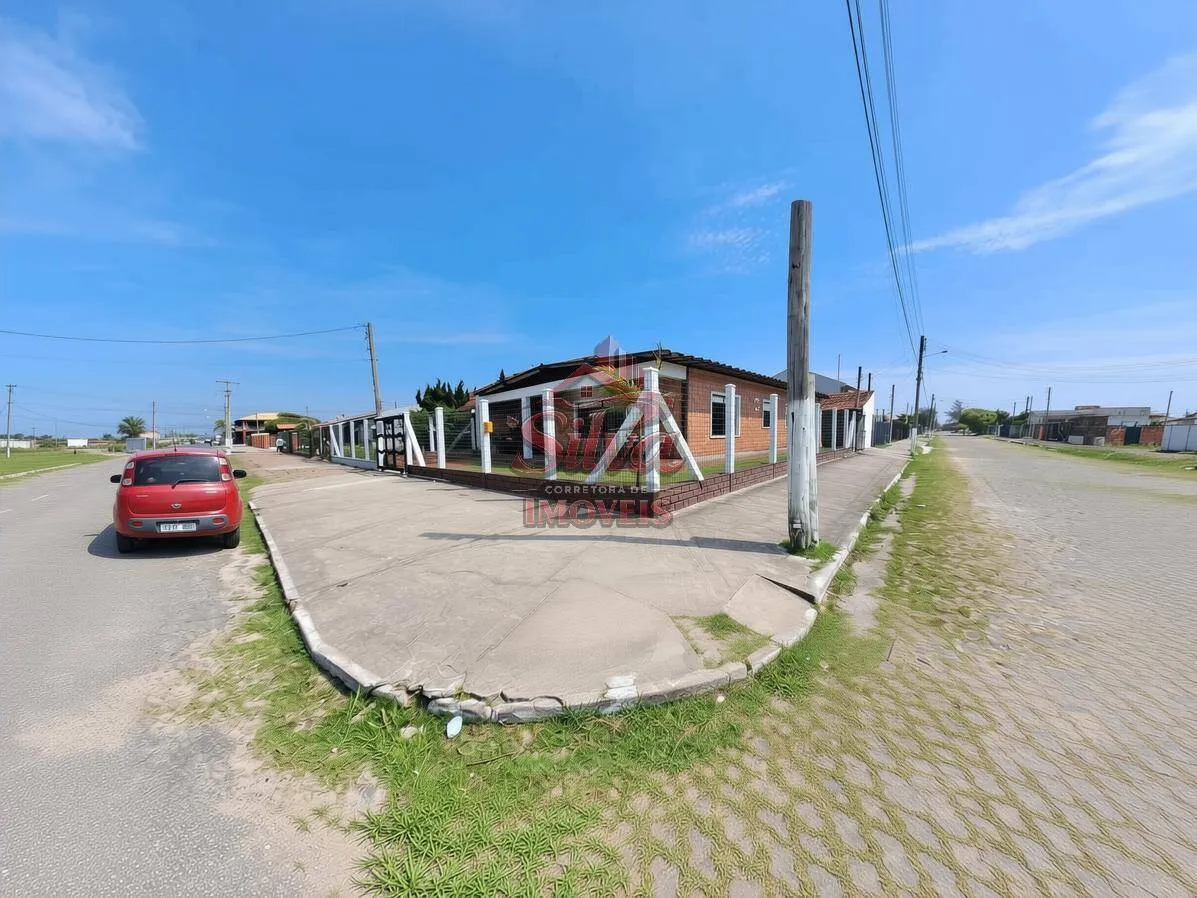 Imagem C799 | Casa de esquina à venda a 150m do mar no Mariluz
