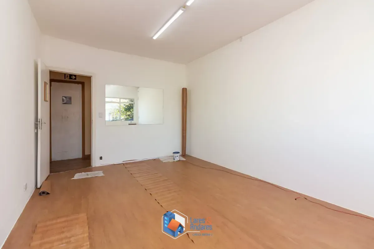 Imagem Conjunto comercial para venda em Parque São Domingos, 320m²