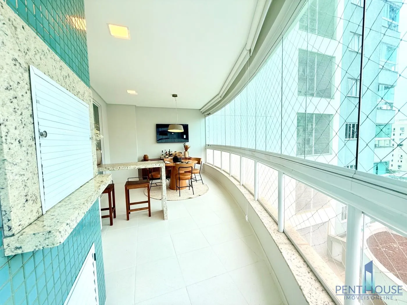 Imagem Apartamento Quadra Mar para Venda em Balneário Camboriú, CENTRO, 3 dormitórios, 3 suítes, 4 banheiros, 4 vagas