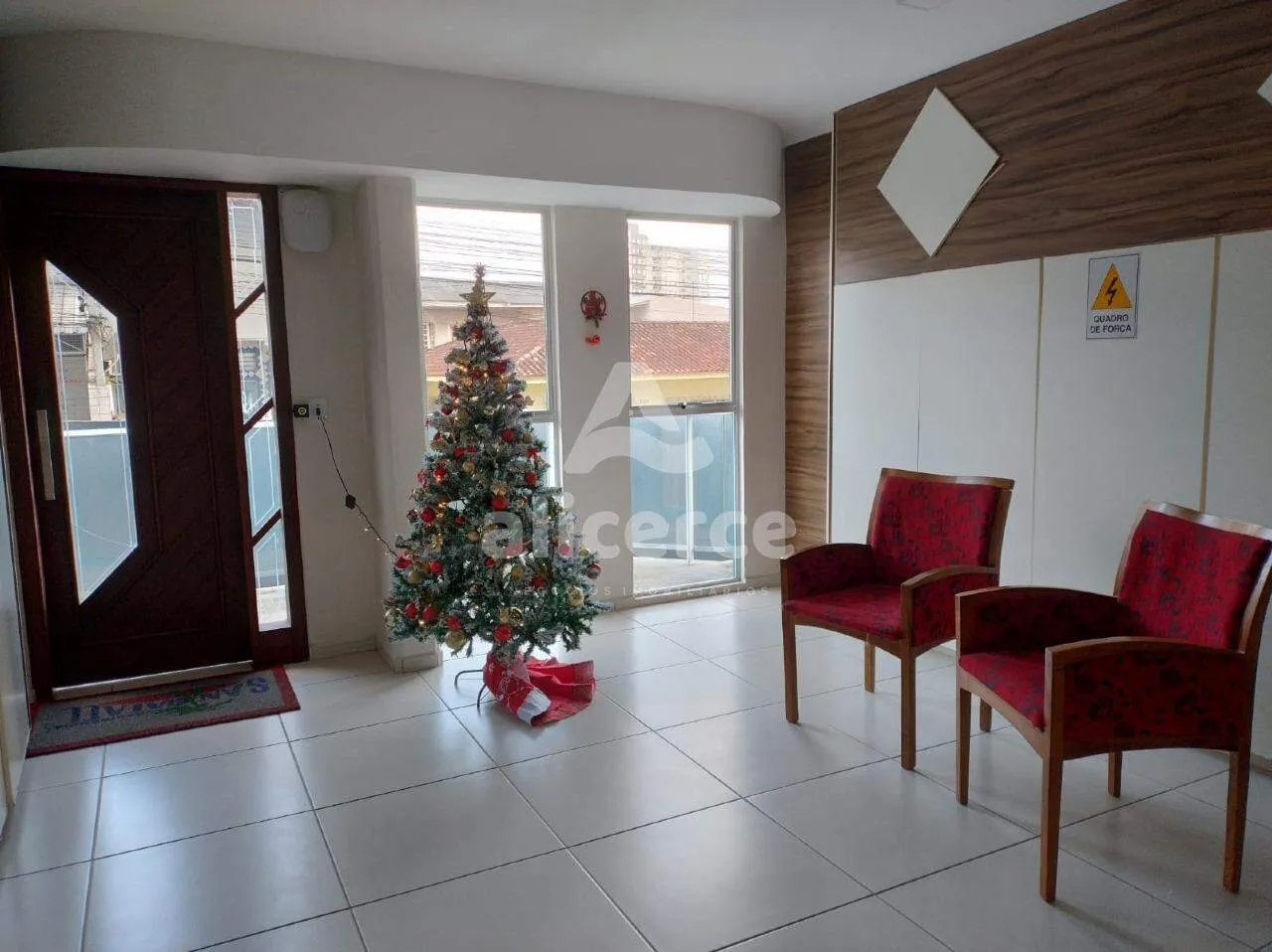 Imagem Apartamento Recém reformado, semi mobiliado 2 Dormitórios , elevador, piscina, Barreiros, São José/SC