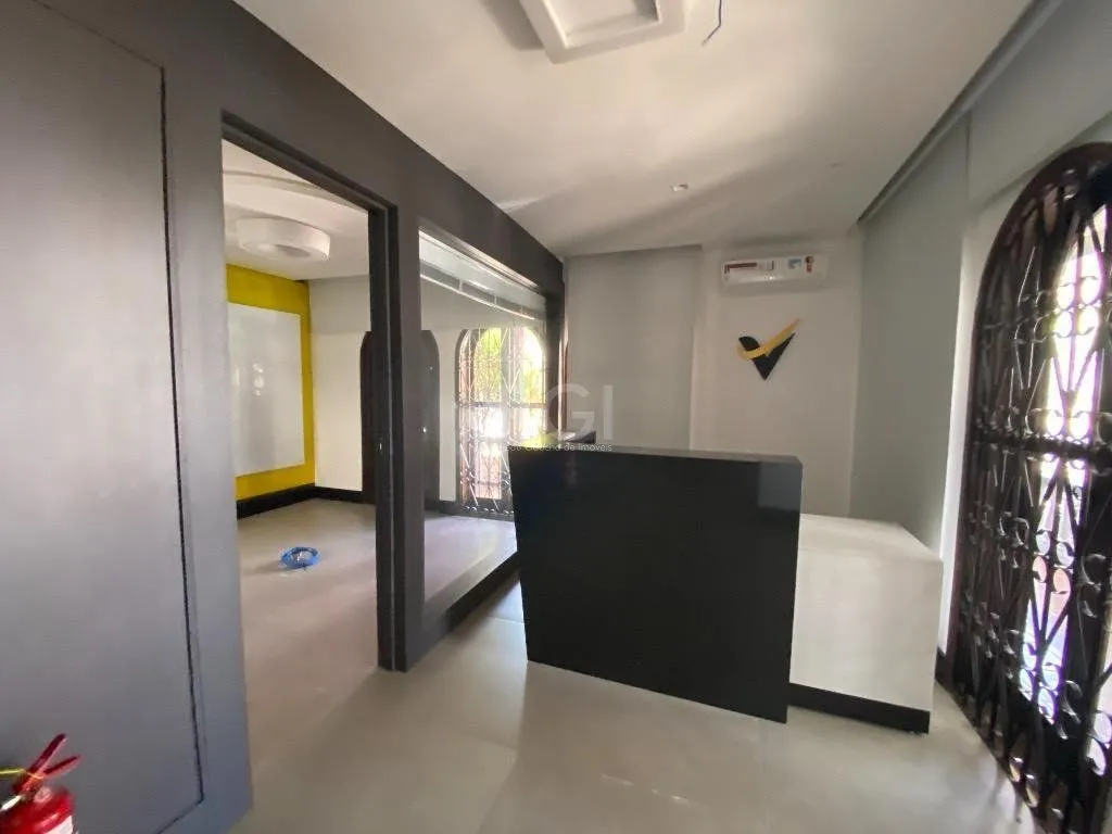 Imagem Excelente Casa Comercial Reformada Para comprar - Partenon - Porto Alegre/RS