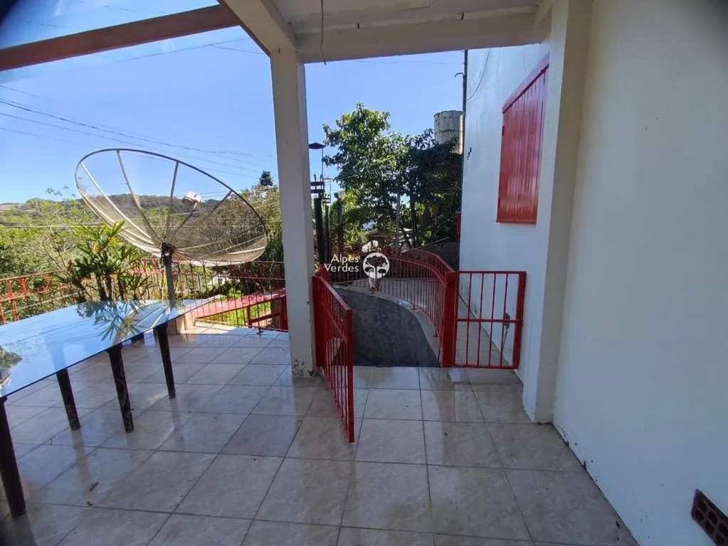 Imagem Vende-se casa no bairro prinstrop a 10 minutos da rua coberta de gramado