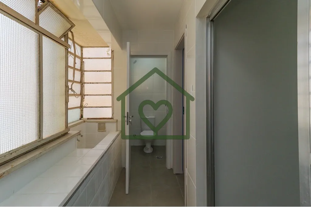 Imagem Apartamento com três dormitórios sendo uma suíte, cuja sacada permite visualizar o nascer e o pô...