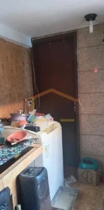 Imagem Sobrado bem estruturado, com acabamento externo totalmente revestido, dispensando manutenção de pi...