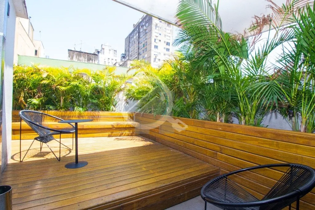 Imagem Studio mobiliado, com dormitório e espaço de convivência conjugados e banheiro social. Localiza-s...
