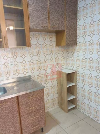 Imagem No bairro Santa Cecilia, térreo de 1 dormitório com pátio.