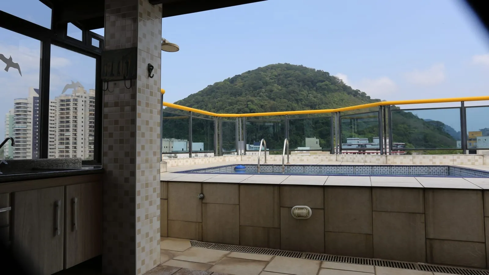 Imagem Cobertura alto padrão 3 dormitórios climatizados sendo 1 suíte, lado praia da ENSEADA - Guarujá/SP.