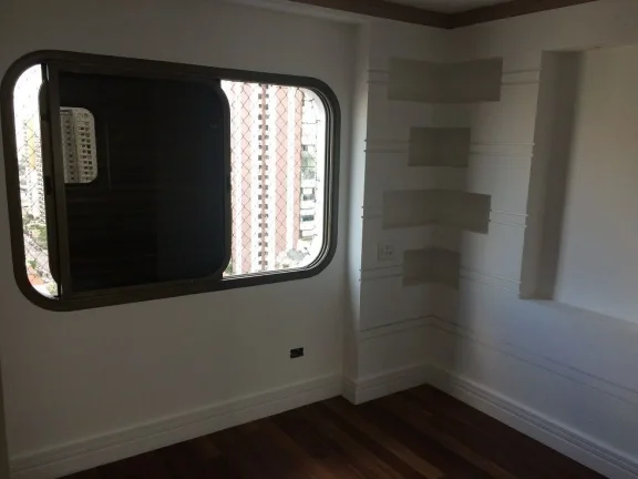 Imagem Excelente Duplex, com 4 dormitórios, sendo 2 suítes, 5 banheiros, 3 vagas de garagem, 3 salas, closet, piscina coberta