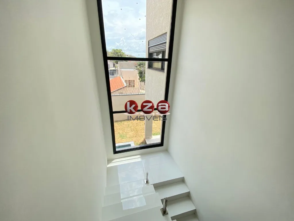 Imagem Casa em condomínio de alto padrão em Valinhos-SP, 3 quartos, 1 suíte, 2 salas, 4 banheiros, 2 vagas de garagem, 244m²