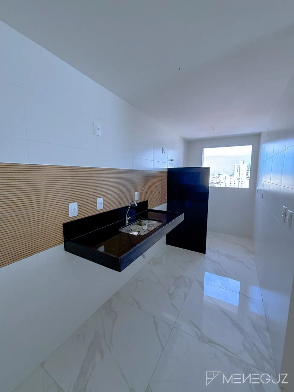 Imagem Vista para o Mar! Apartamento de 3 Quartos na Avenida Oceânica