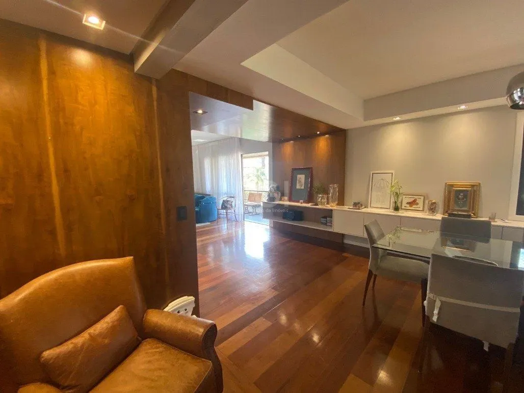 Imagem Apartamento a venda reformado 3 suítes, bairro Rio Branco