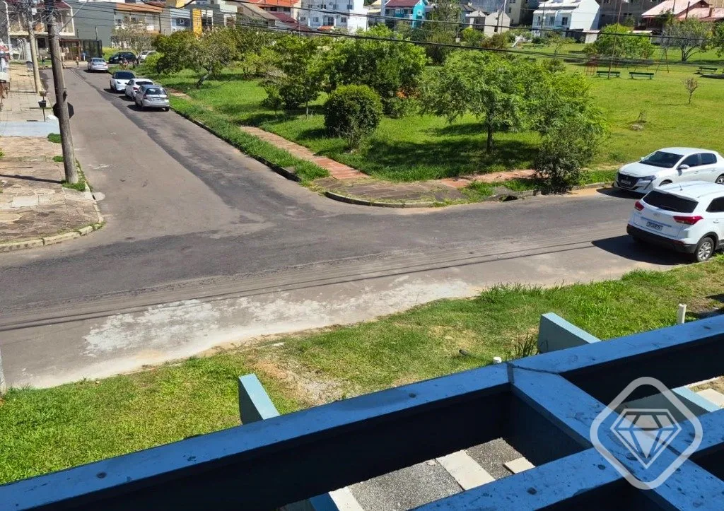Imagem Casa nova, mobiliada e pronta para morar, em frente a uma linda praça na Zona Sul.

Ao entrar, o li...