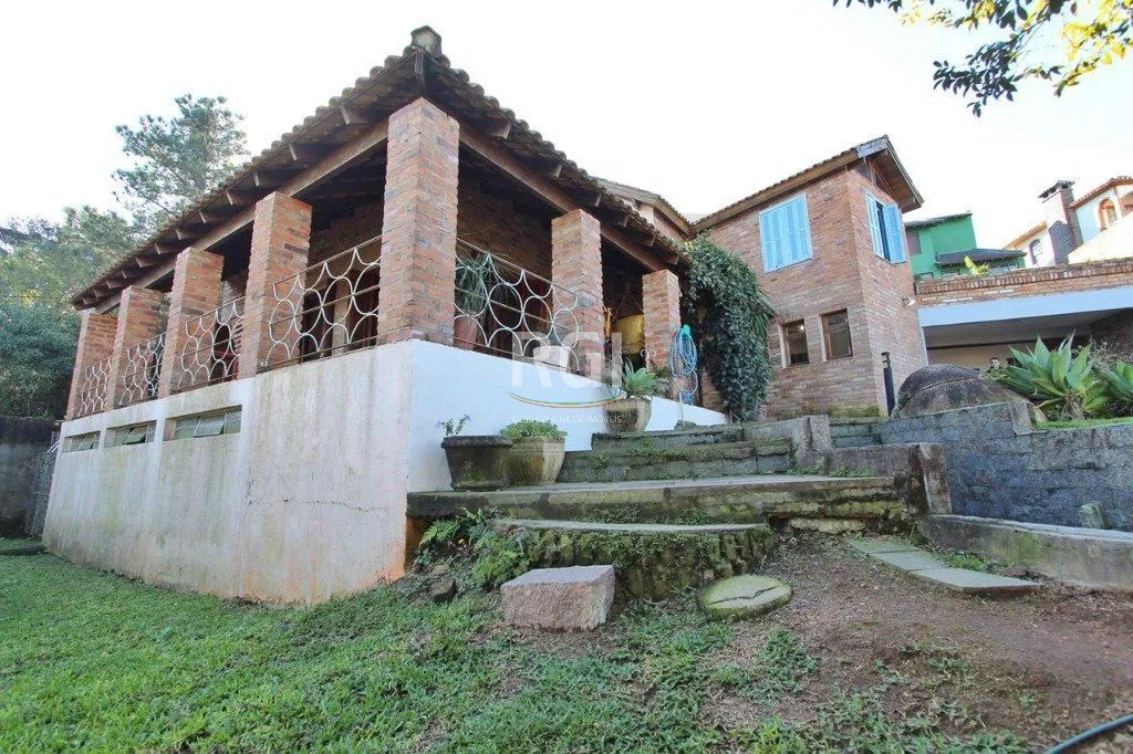 Imagem Casa para Venda - 269.06m², 4 dormitórios, sendo 2 suites, 5 vagas - Teresópolis