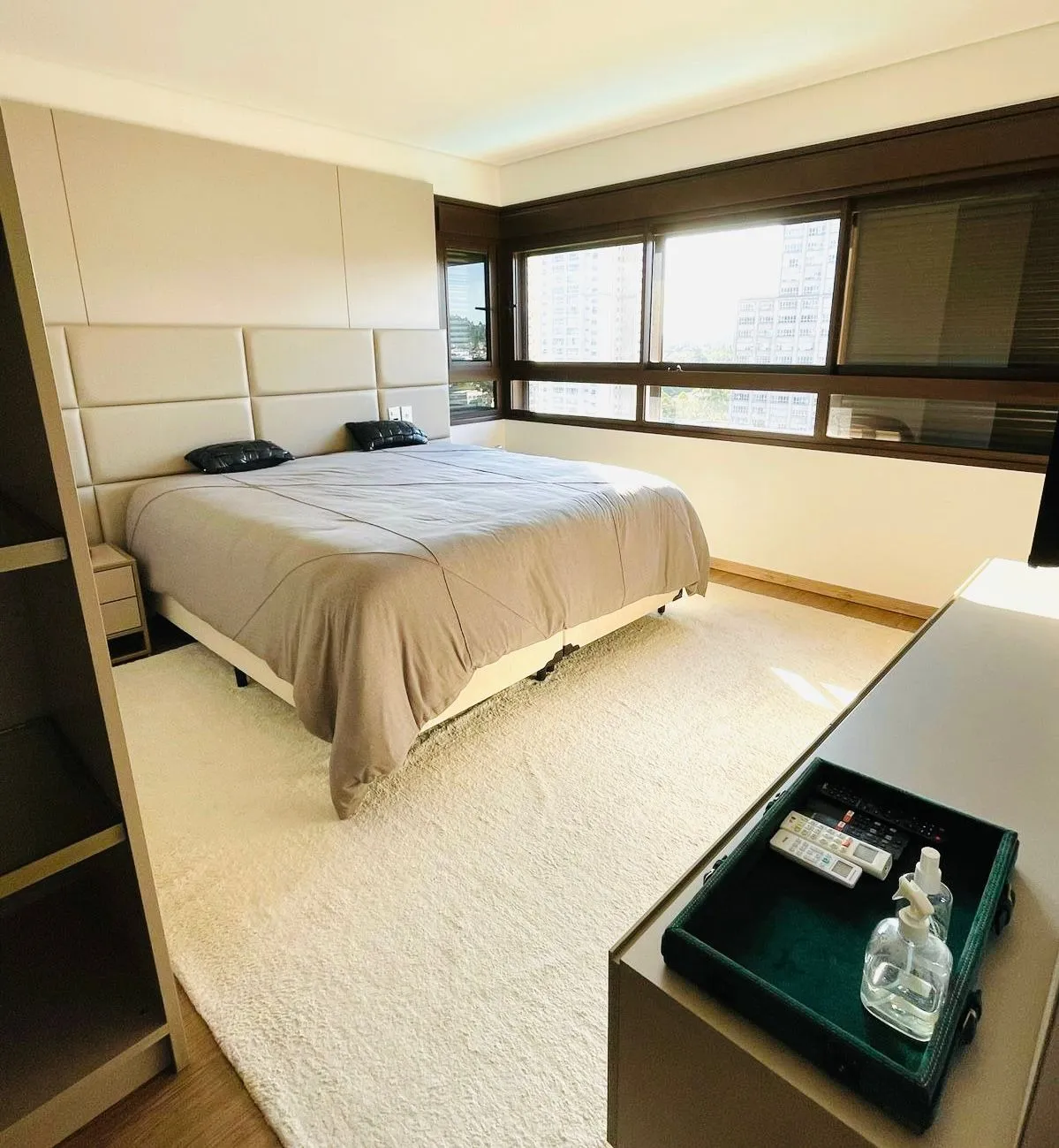 Imagem Apartamento para locação em São Paulo-SP, Green Valley Alphaville: 3 suítes, 2 salas, 4 banheiros, 4 vagas, 228m². Aproveite!