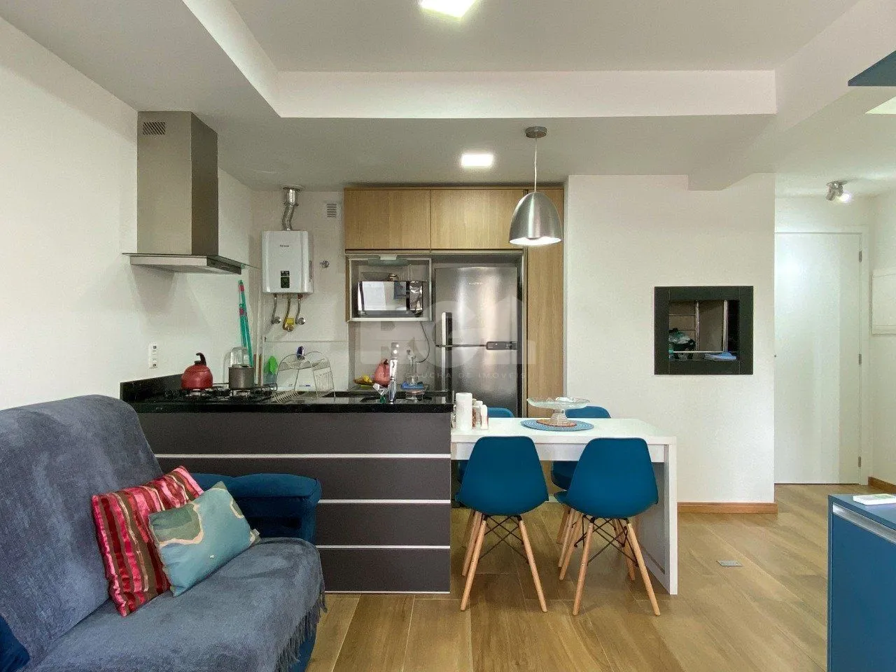 Imagem Apartamento em prédio premiado, totalmente montado, no miolo do Menino Deus