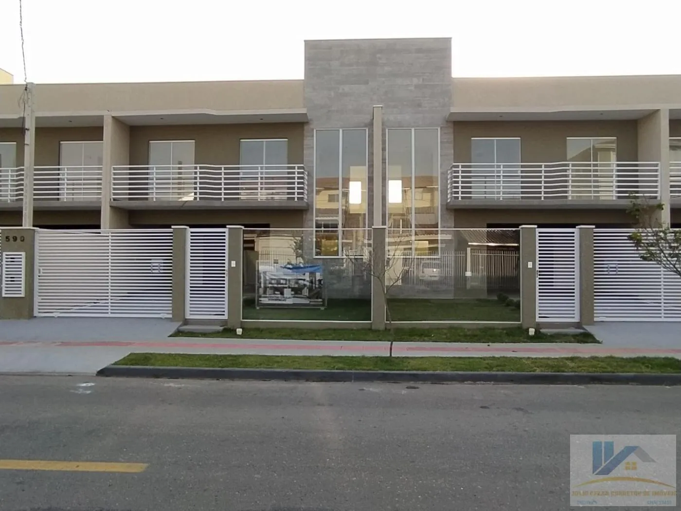Imagem Sobrado para Venda em São José dos Pinhais, Cidade jardim, 3 dormitórios, 1 suíte, 2 banheiros, 2 vagas