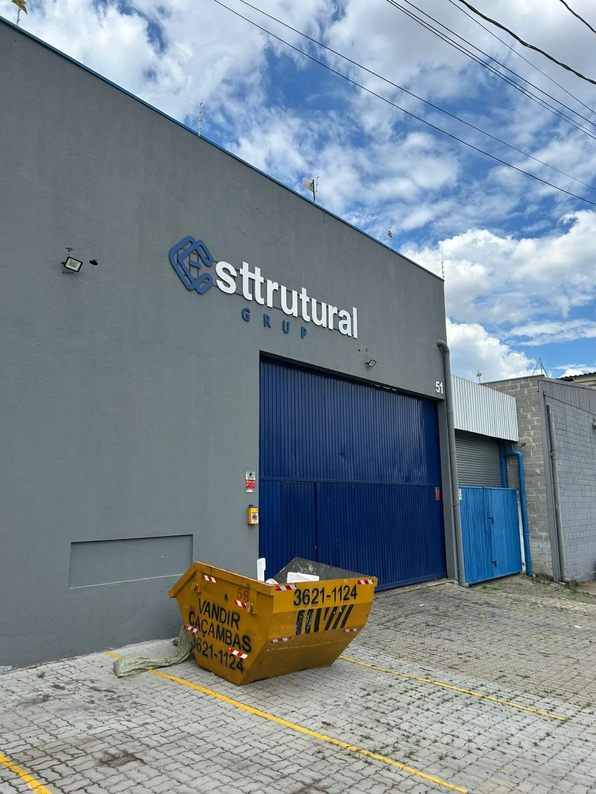 Imagem Galpão Industrial e Comercial de 825 m² em Taubaté - Acesso para Dutra