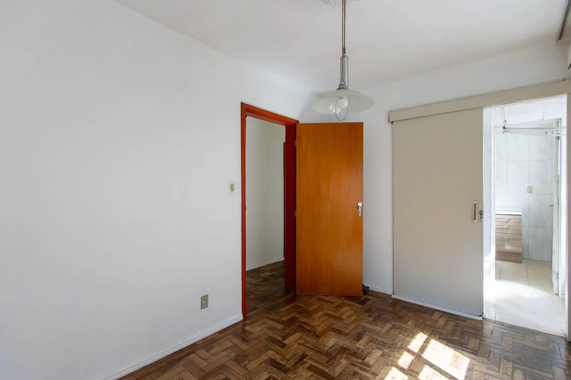 Imagem APARTAMENTO 4 QUARTOS DESOCUPADO - BAIRRO MENINO DEUS