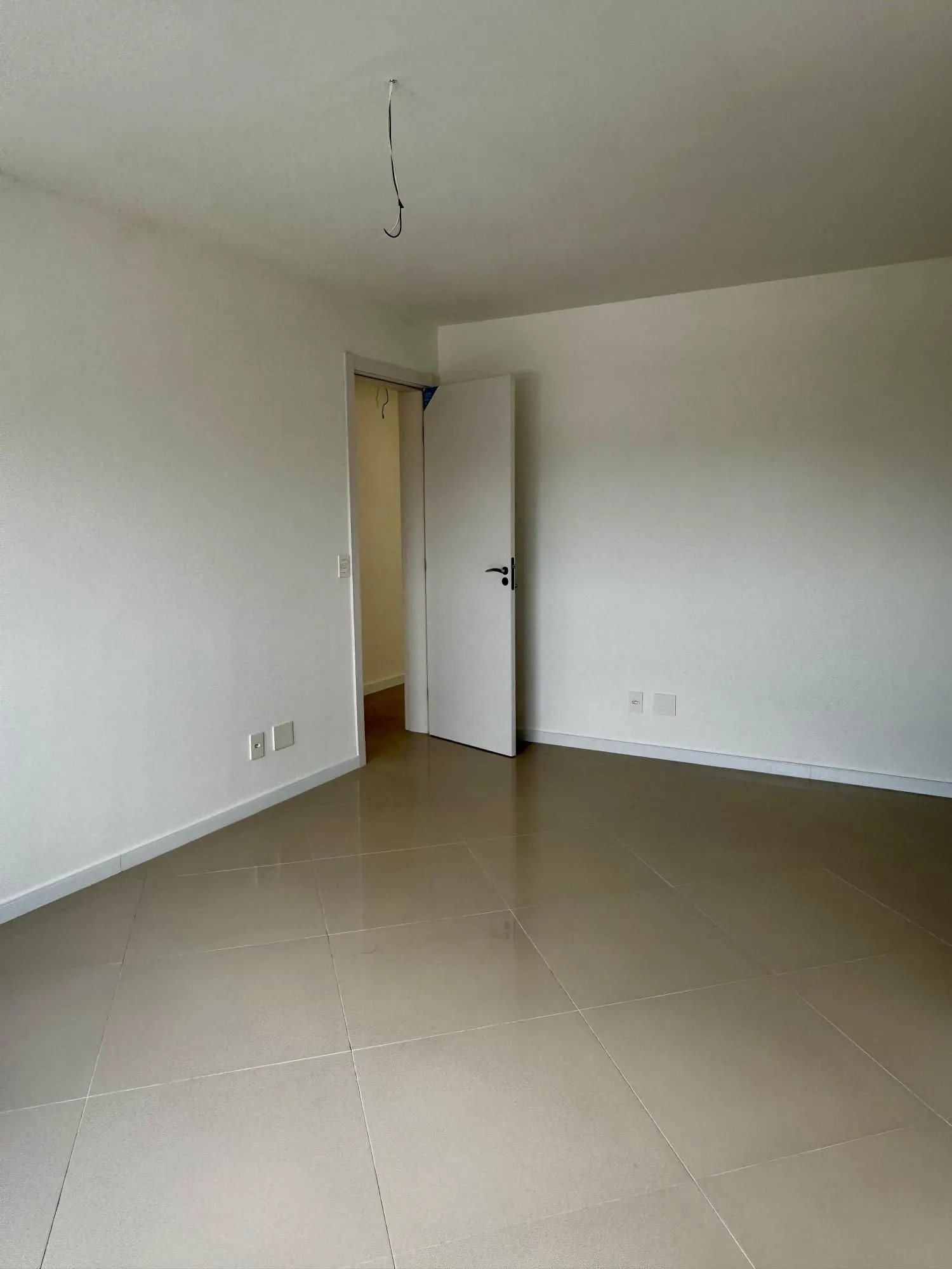 Imagem EXCELENTE APARTAMENTO NOVO Á VENDA - Passo da Areia | Porto Alegre