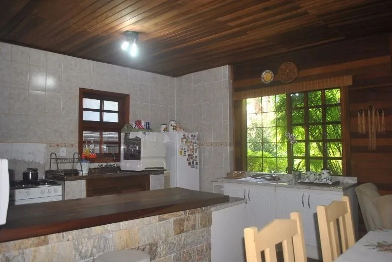 Imagem Casa para Venda - 250m², 3 dormitórios, 4 vagas - Serraria