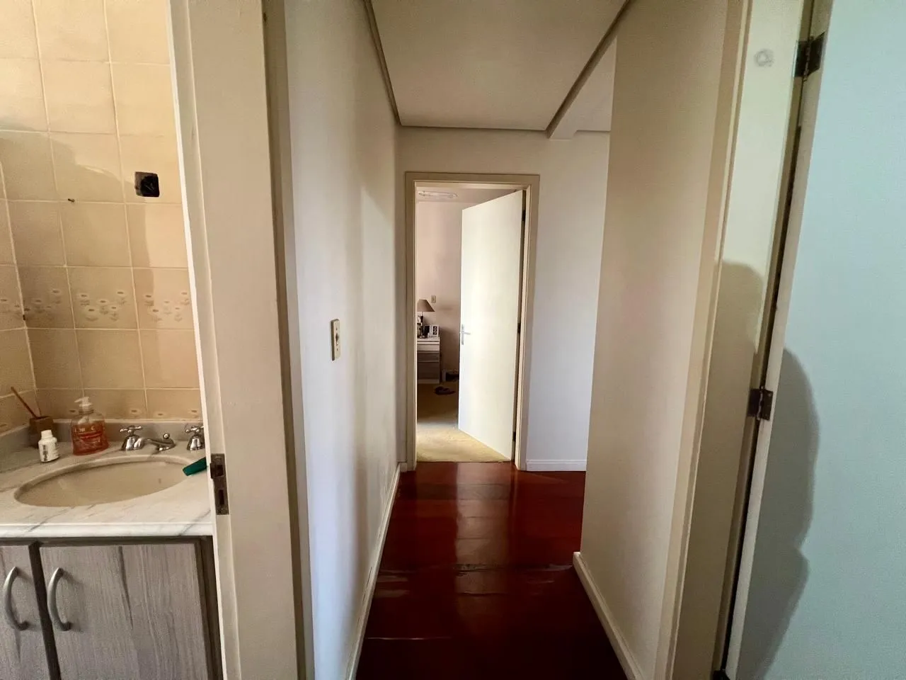 Imagem Apartamento 3 dormitorios, 1 suite, 2 vagas de garagem mais dependência de empregada no bairro tristeza.
