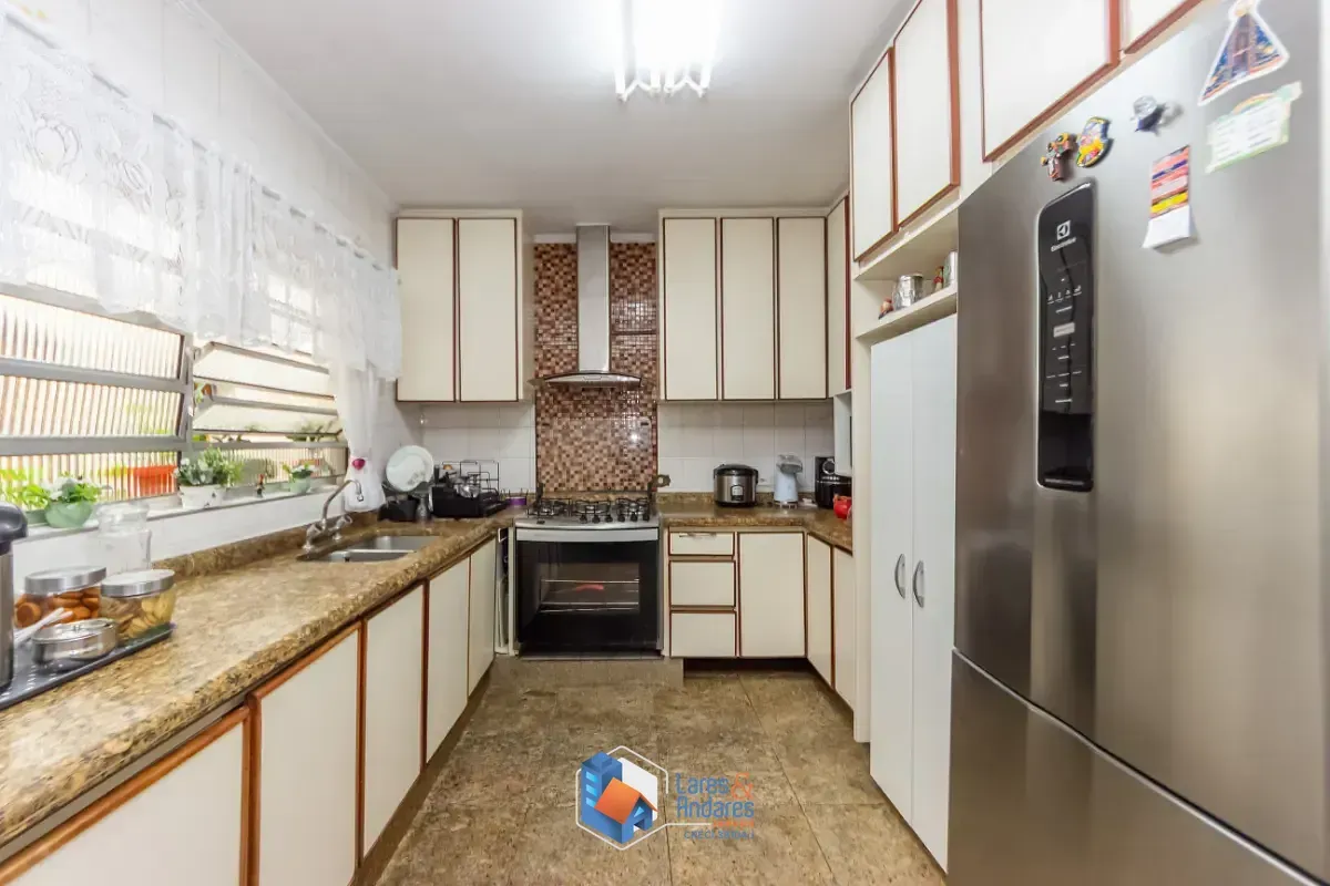 Imagem Sobrado para venda em Vila Guilherme com 4 quartos, sendo 2 suítes, 181m²