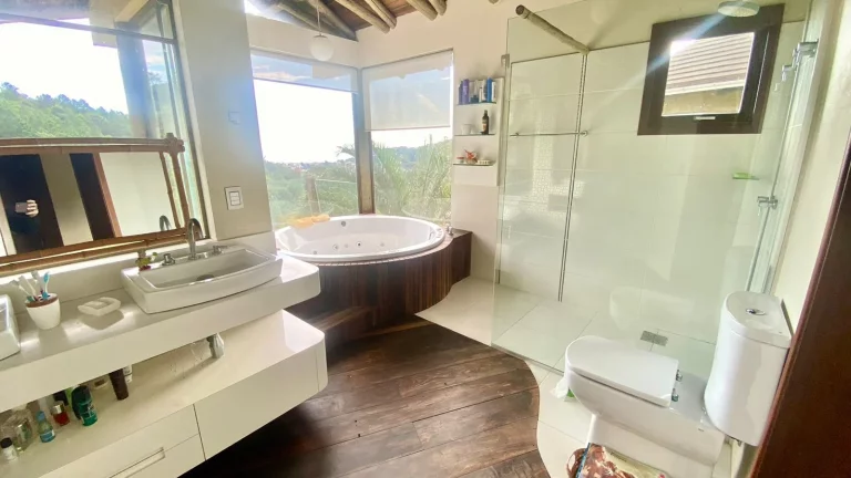 Imagem Imóvel de Luxo na Praia da Silveira: Casa com 3 Quartos, 1 Suíte e Garagem em Garopaba-SC!