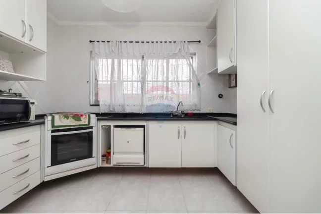 Imagem Casa bem localizada no bairro Vila Marari com 3 dormitórios, 1 suíte, 4 banheiros,2 vagas