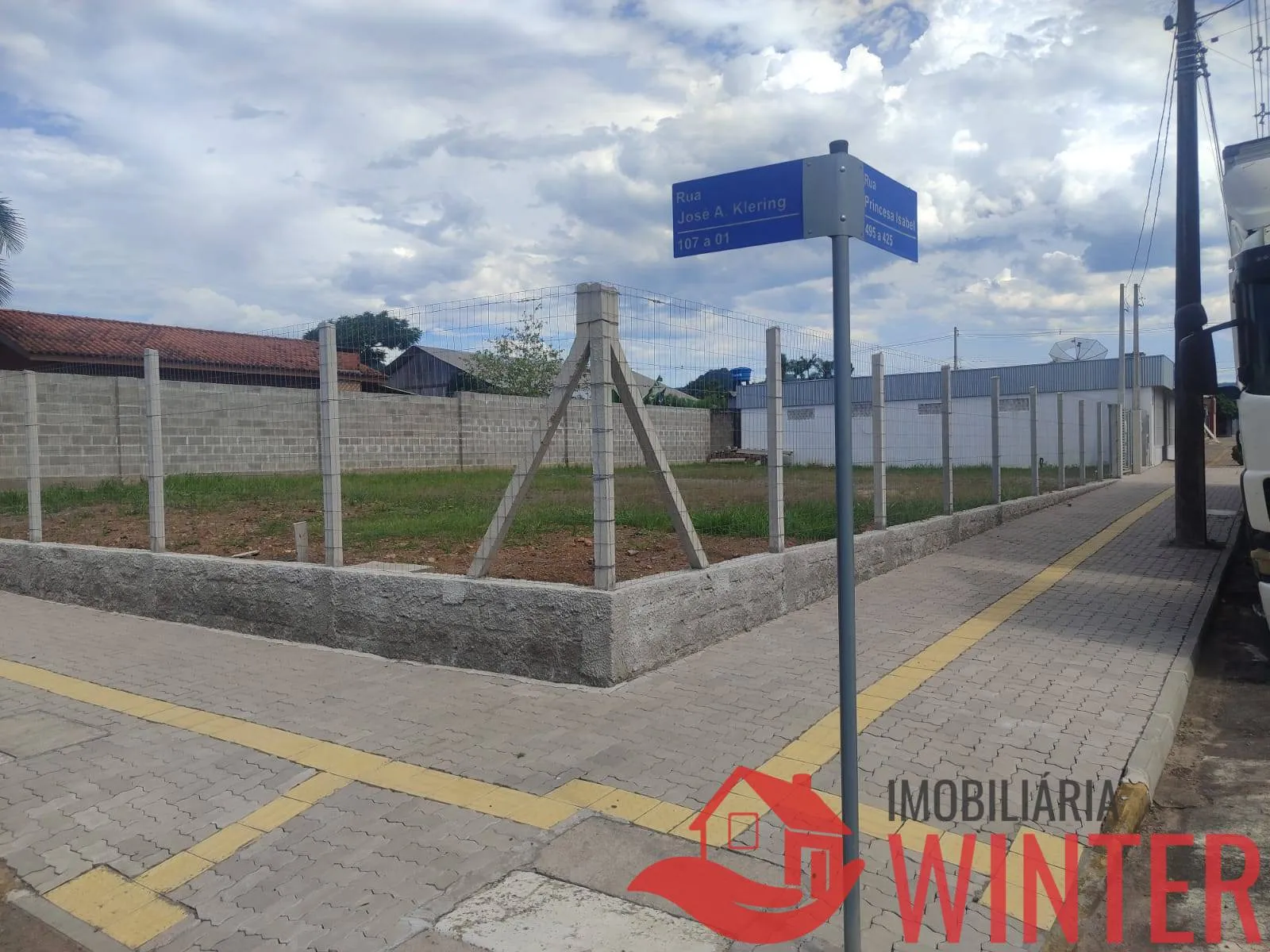 Imagem Terreno de esquina