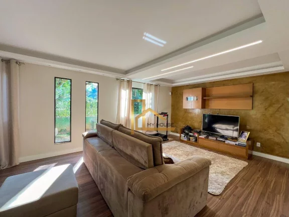 Imagem Casa com 5 quartos sendo 3 suítes perto do Clube Comay e da Feirinha do Alto de Teresópolis!