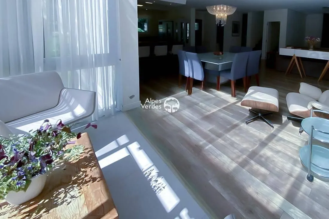Imagem Vende-se Casa em Condominio com 3 suites a 5 minutos da Rua Coberta