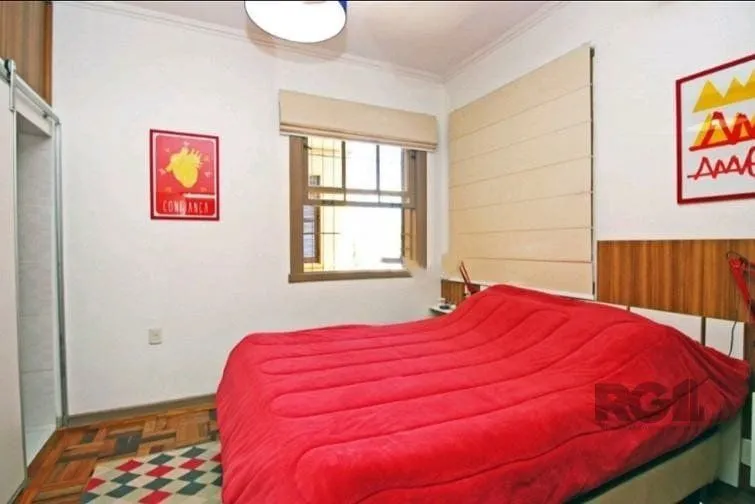 Imagem Apartamento Reformado com 3 Dormitórios e 3 Vagas no Petrópolis