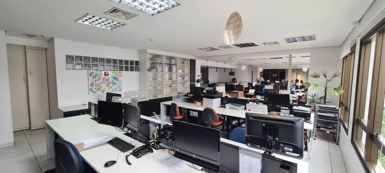 Imagem Conjunto Comercial à Venda em São Paulo-SP Várzea da Barra Funda 1 Sala 6 Vagas 204m² Área