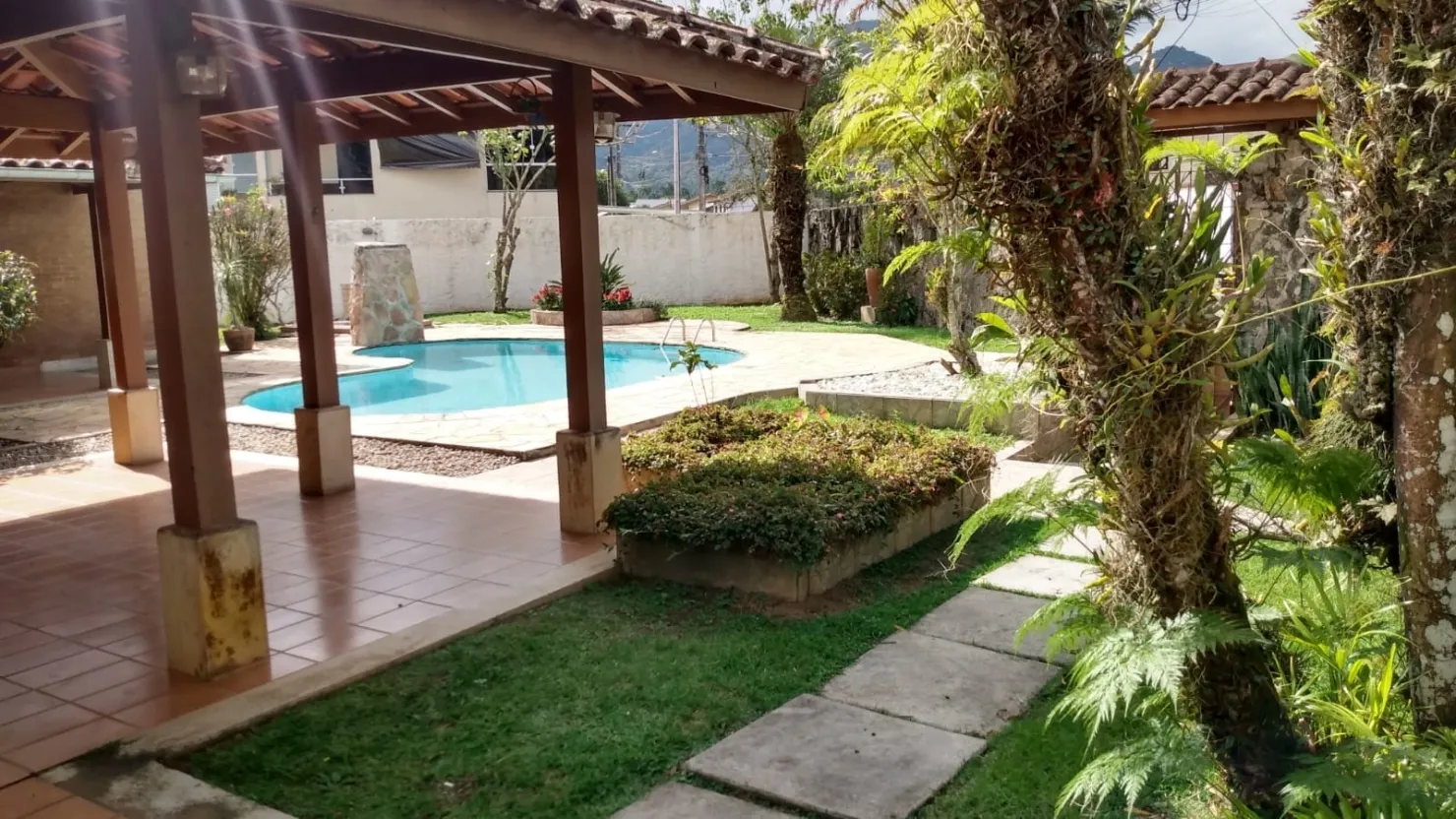Foto do imóvel Casa à venda 2 Quartos, 2 Suites, 4 Vagas, 416M², Jardim Carolina, Ubatuba - SP
