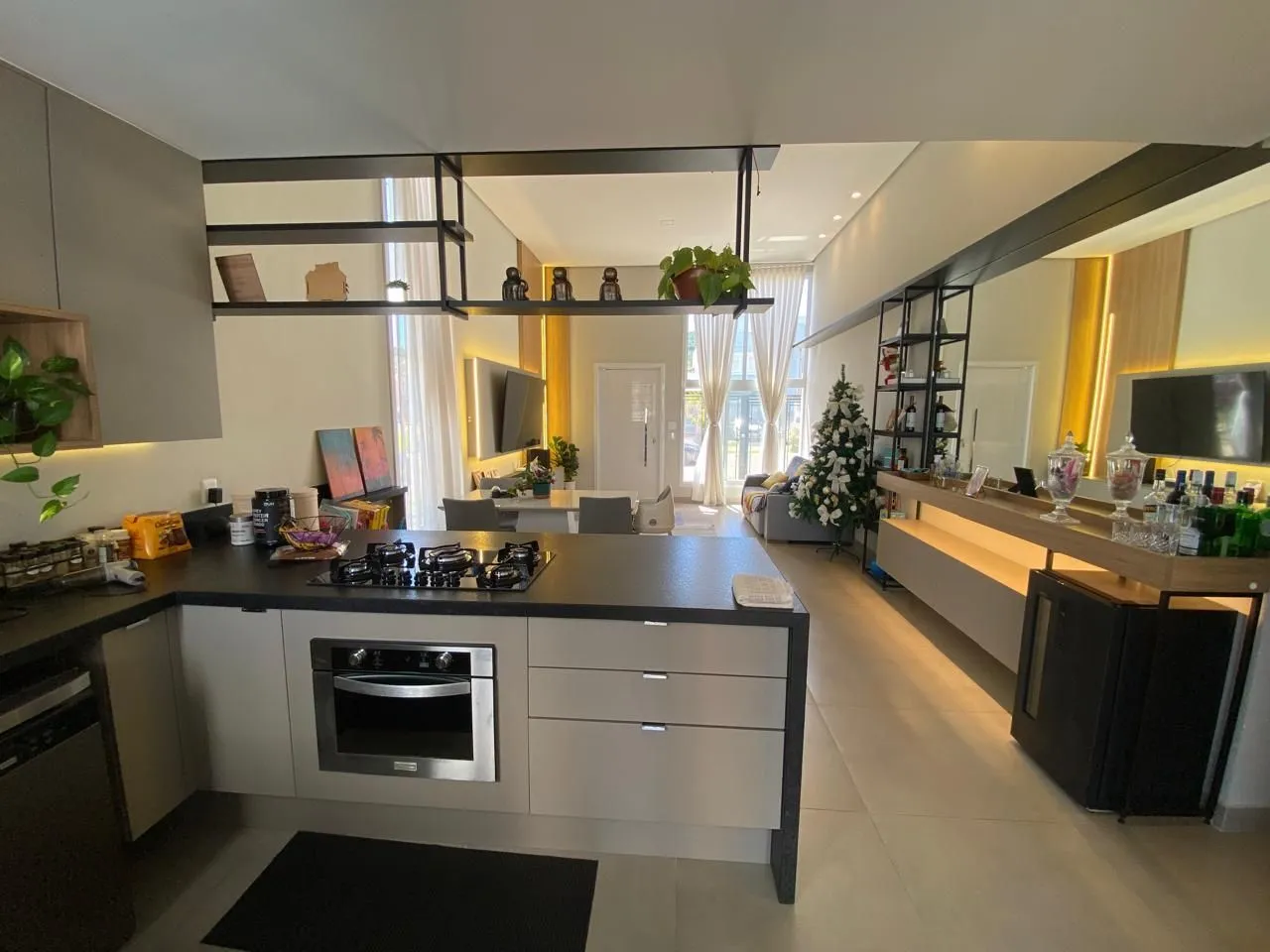 Imagem Casa com 03 quartos (01 suíte) e 01 vaga no Bairro Hípica em Porto Alegre