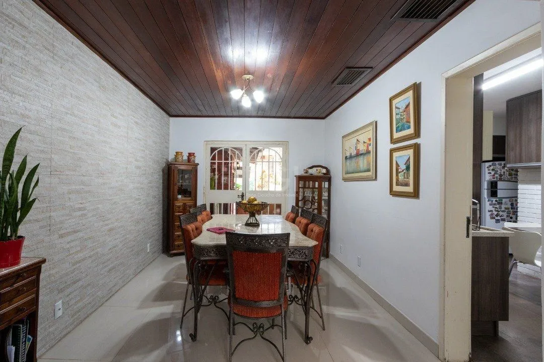 Imagem Casa para Venda - 300m², 4 dormitórios, sendo 2 suites, 4 vagas - Vila Assunção