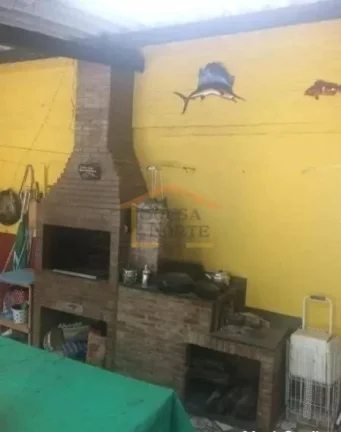 Imagem Casa Térrea 3 dormitórios, sendo 2 suites, quintal amplo com pé de amora, mexerica e acerola, chu...